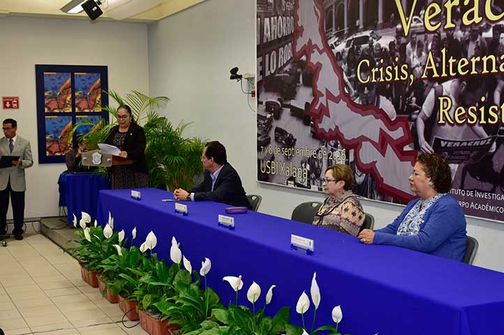 Sara Ladrón de Guevara inauguró el Coloquio “Veracruz: crisis, alternancia y resistencias”