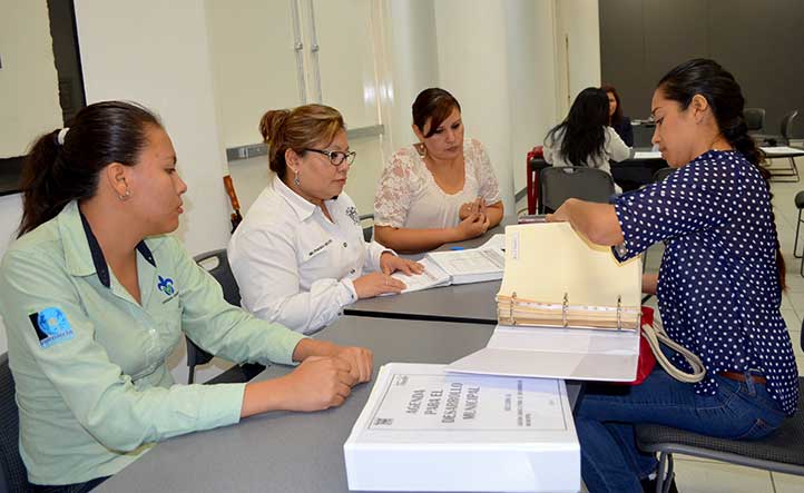 Representantes del municipio de Tihuatlán se presentaron a la evaluación