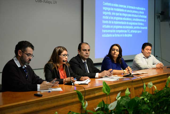 Expertos participaron en la Mesa “Recursos pedagógicos”