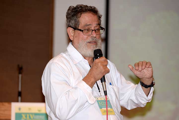 Miguel Cházaro dictó conferencia sobre los agaves de México