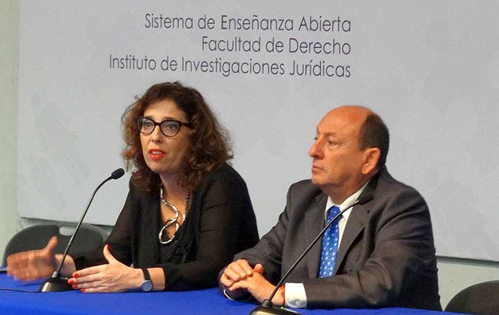 María Victoria Pellegrini, acompañada de Aníbal Guzmán