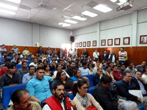 Asistentes a la conferencia “Sistema Penal Acusatorio en Veracruz, simulación y desastre”