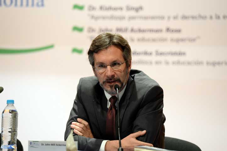 John Ackerman pidió fortalecer el legado histórico de la educación pública