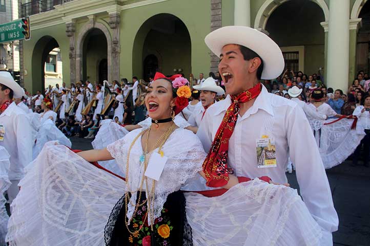 Los jarochos contagiaron bullicio y alegría