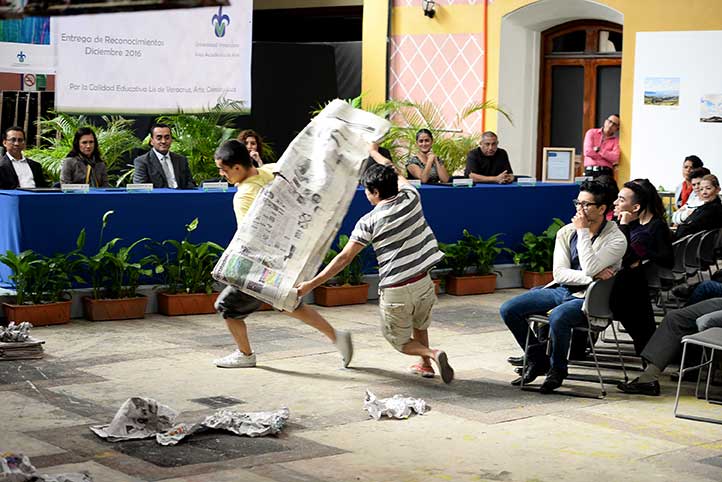 Estudiantes de Danza y Teatro presentaron la coreografía Un tostón