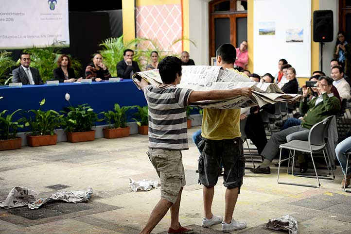 Estudiantes de Danza y Teatro presentaron la coreografía Un tostón