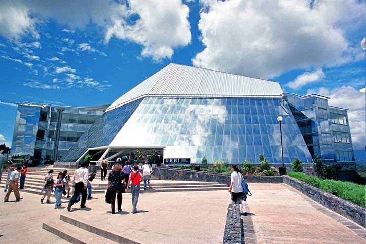 El recinto universitario tiene nuevo director