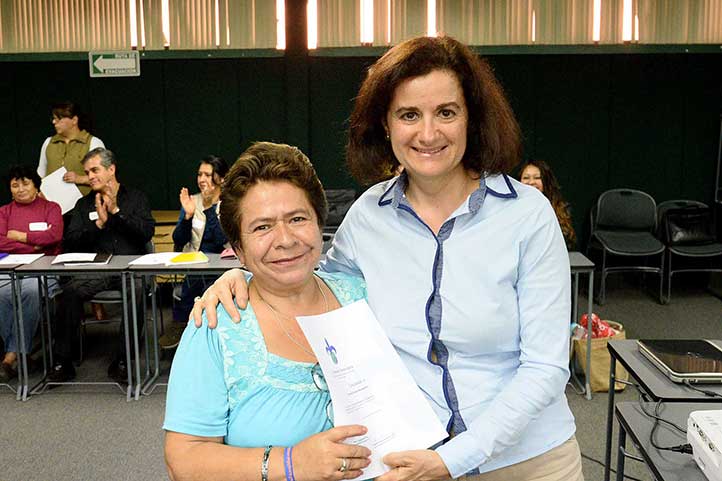 María José García Oramas entregó constancias a cada asistente