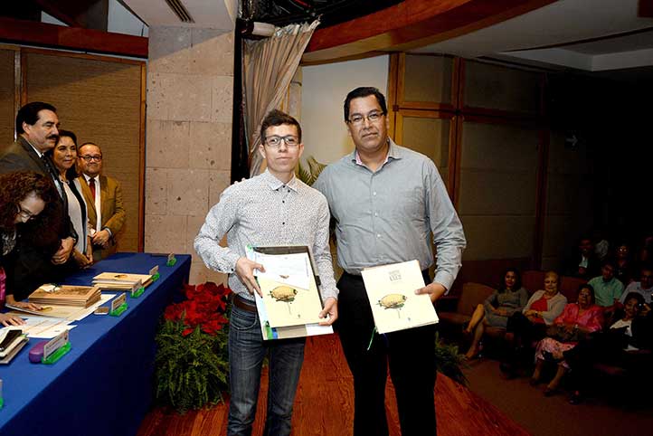 Abraham Puga con su asesor Juan Francisco Rodríguez