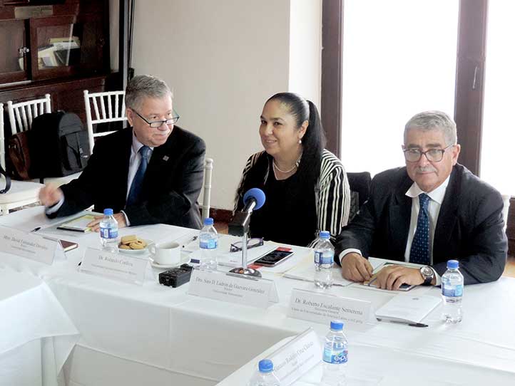 Sara Ladrón de Guevara y David Fernández encabezaron el encuentro