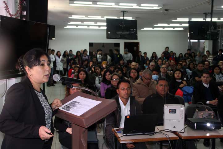 Jaqueline Jongitud Zamora, durante la presentación en Ciencias de la Salud