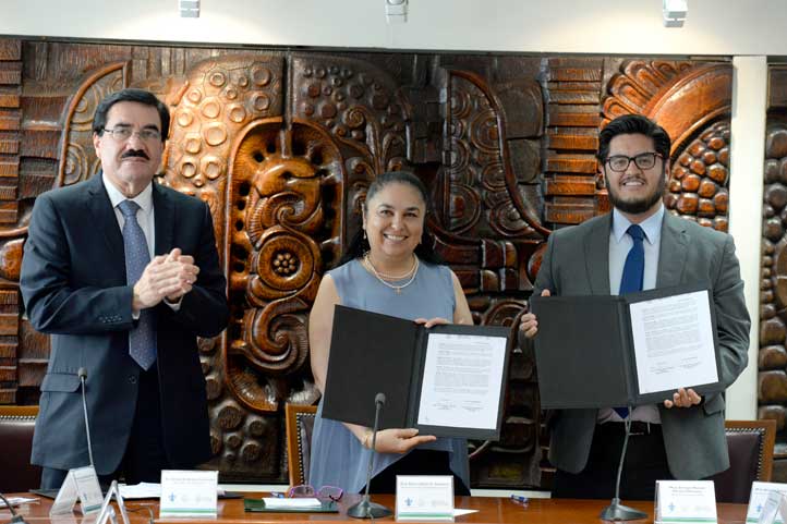 Sara Ladrón de Guevara y Enrique Manuel Márquez firmaron el documento