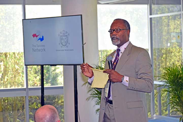 Phillip Clay, del Instituto de Tecnología de Massachusetts