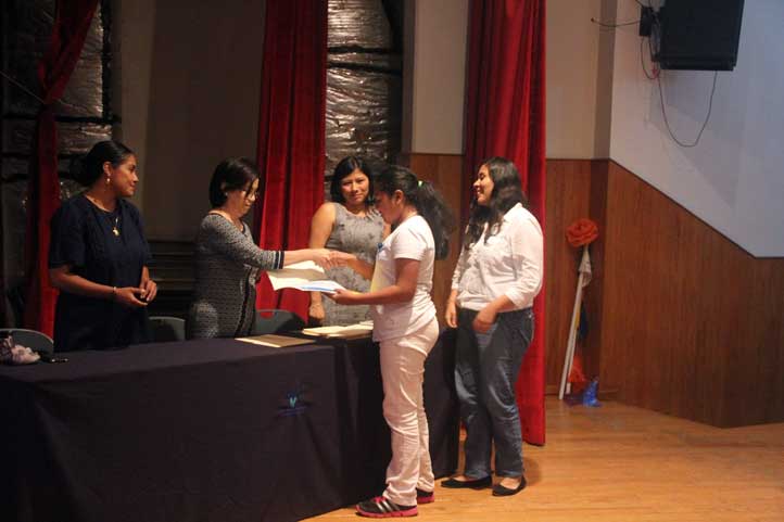 Los niños recibieron su reconocimiento por participar en el programa