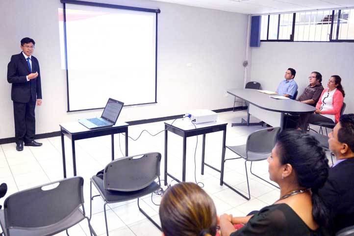 Antonio de Jesús Cruz Ceballos en su examen profesional