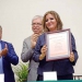 Carmen Báez Velázquez, directora de Idiomas, recibió las constancias