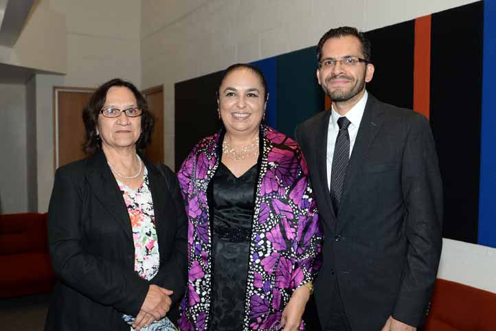 Magdalena Hernández, nueva secretaria académica, y Salvador Tapia, nuevo titular de la SAF, con la Rectora