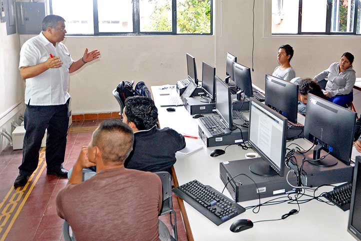 Gabriel Mendoza Pichardo impartió taller en la Facultad de Economía
