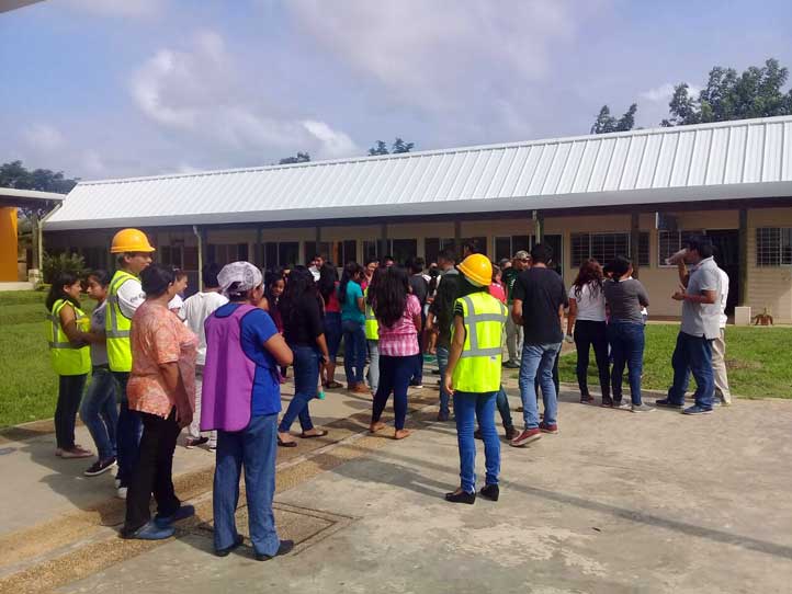 En la UVI-Las Selvas se desalojó a 85 universitarios