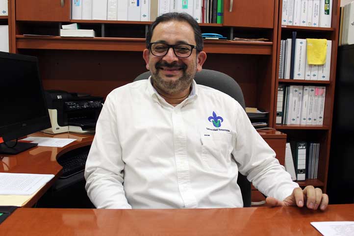 Alberto Navarrete Munguía, director de la Facultad