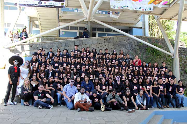 La festividad integró a la comunidad de la FCAS